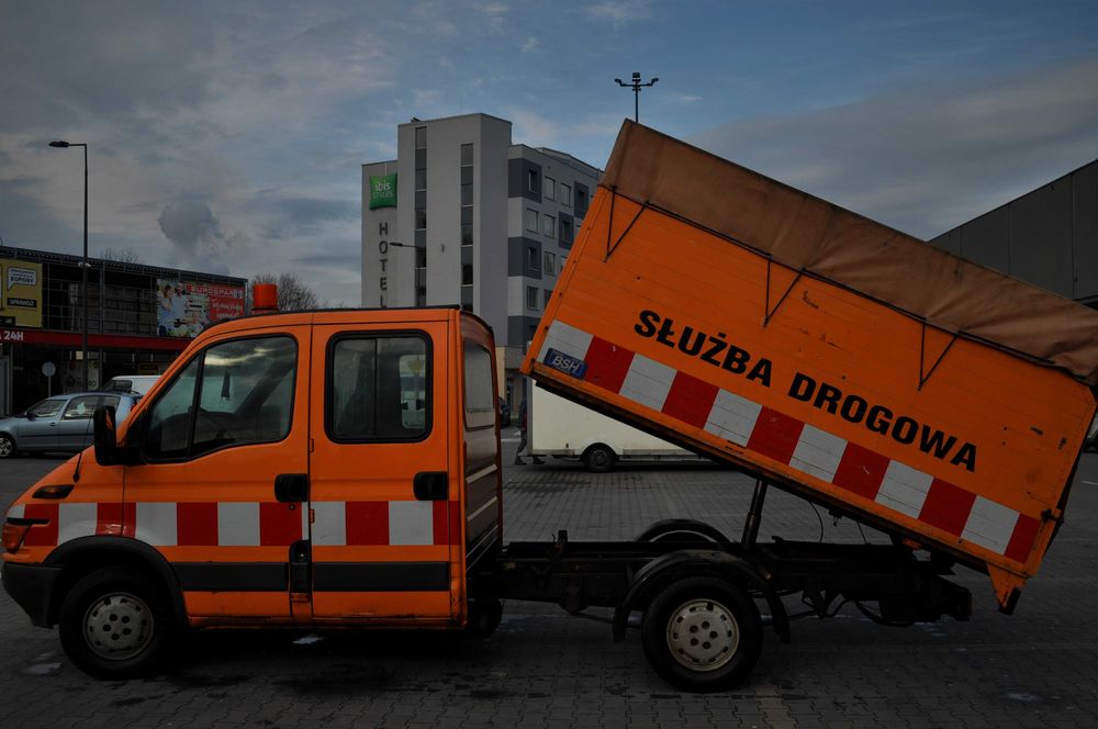 IVECO DAILY DMC 3,5 T - wywrotka . Przegląd do 07.04.2024r.