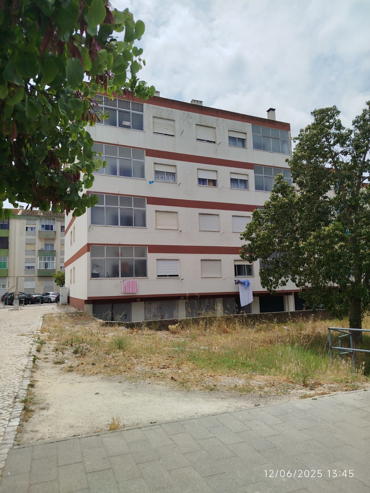 Garagem (capacidade 3 automóveis)