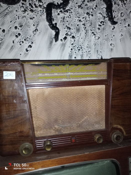 Radio muito antigo para decoração ou colecionadores,.