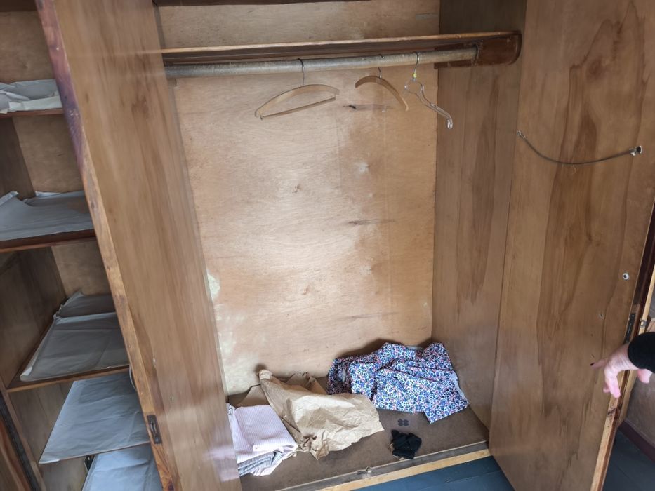 Stara szafa na ubrania