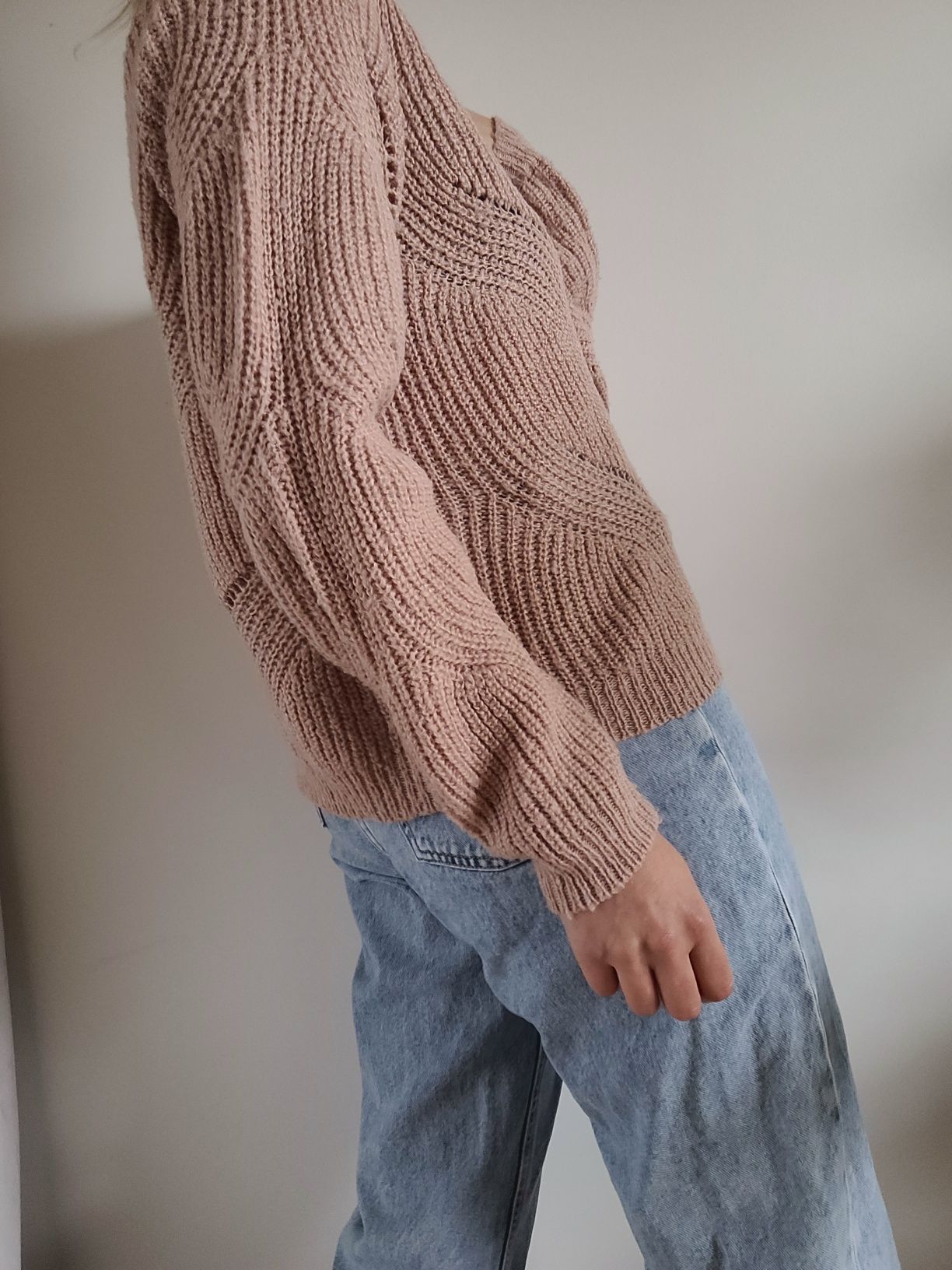 Ażurowy sweter oversize brudny oznacza Jacqueline de Yong