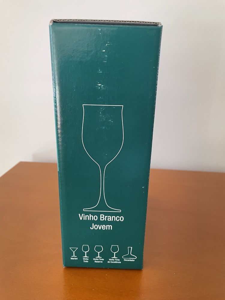 4 copos de vinho branco jovem Royal Crystal by Atlantis