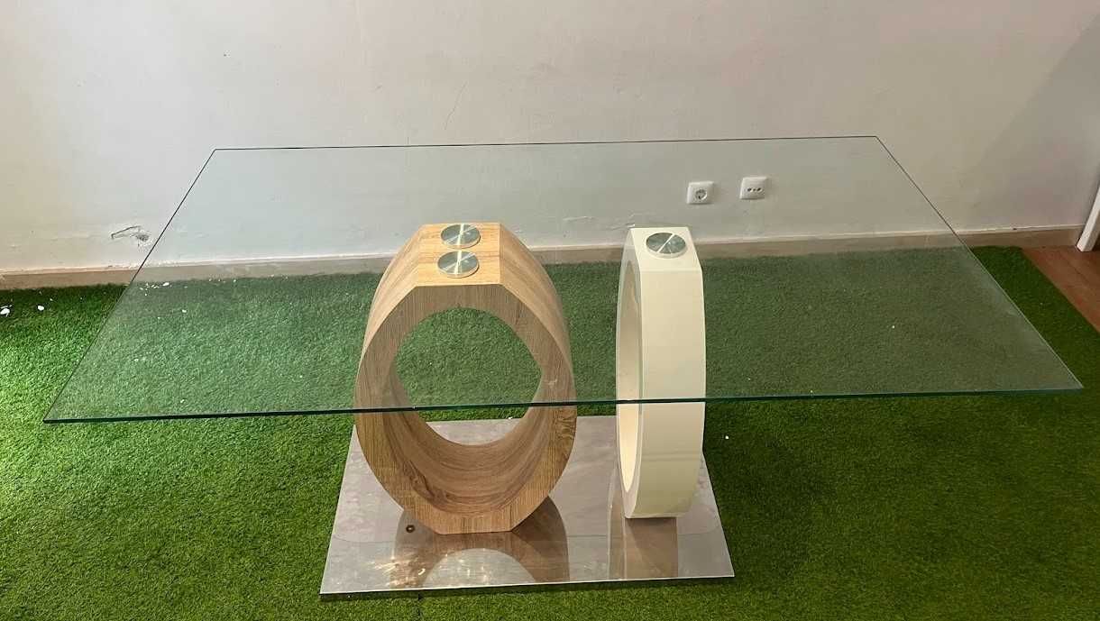 Mesa de Jantar em Vidro Temperado – Design Contemporâneo