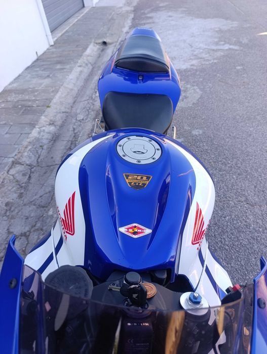 Honda CBR 600rr azul