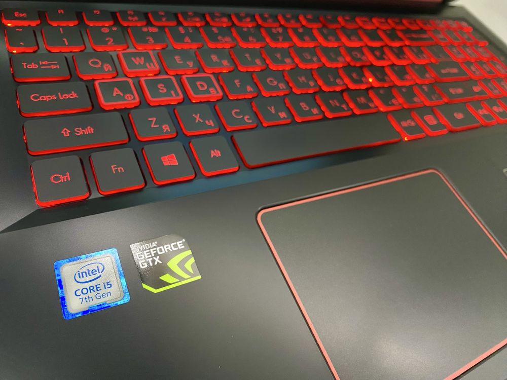 Acer Nitro 5 GTX1050 4Gb 15,6"FHD IPS i5-7300HQ/16GB DDR4/M2 512GB/14%