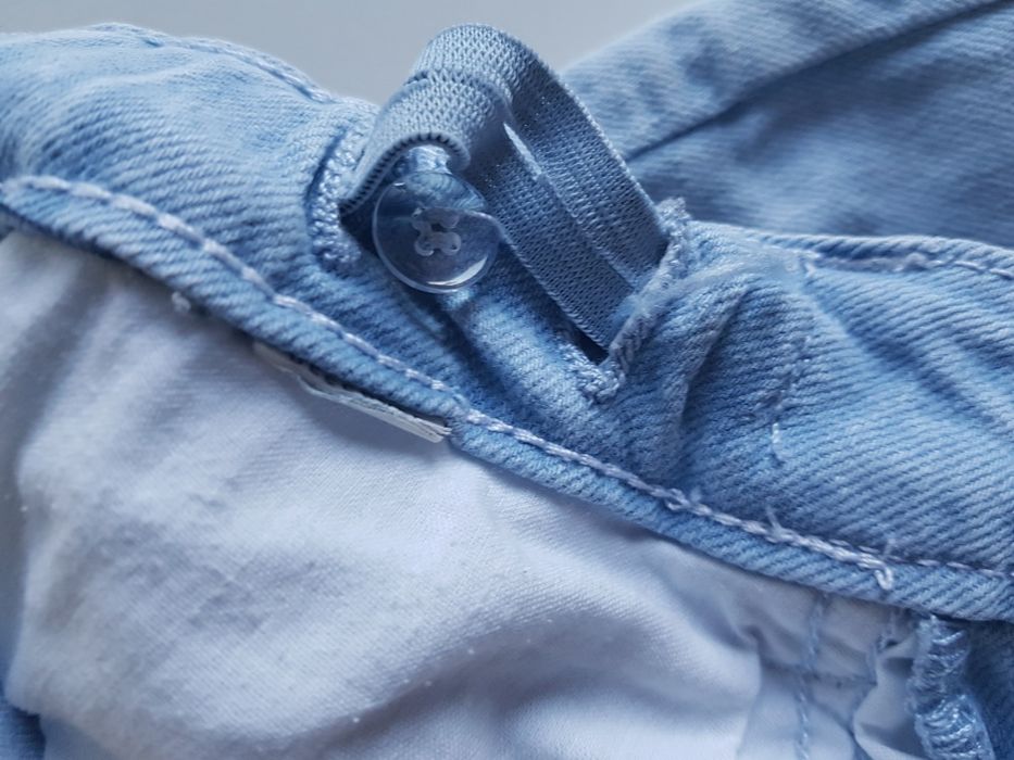 Jasne jeansy Reserved r. 134