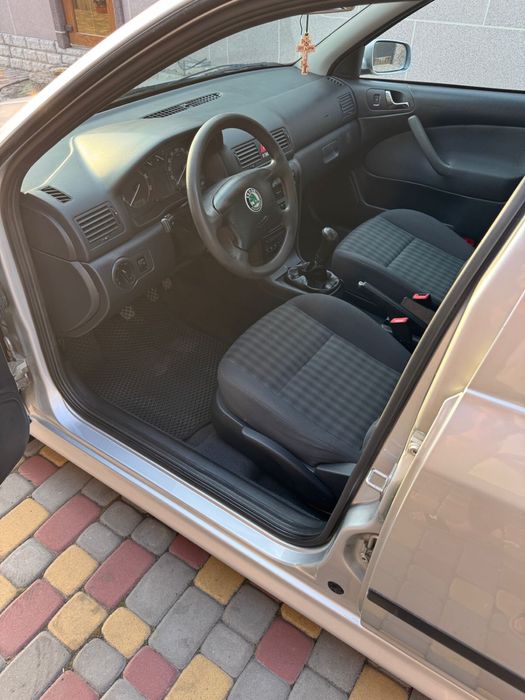 Продам SKODA OKTAVIA 1.6mpi