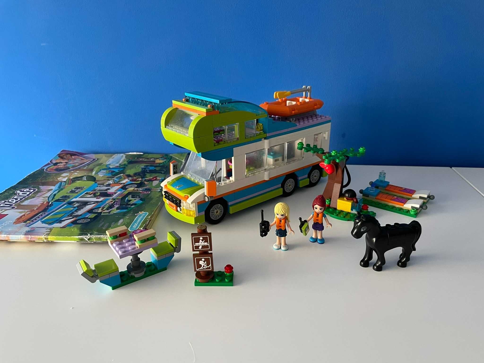 LEGO Friends 41339 Samochód kempingowy Mii