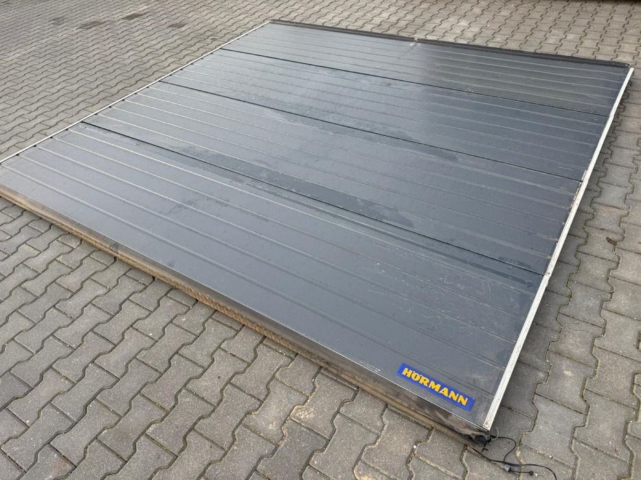 Brama 3.24x3.00 segmentowa Hormann pionowego otwierania 70mm panel