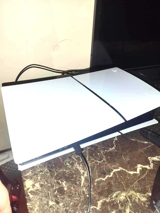 PS5 Slim Standard Edition 1TB SSD + Comando + 2 Jogos