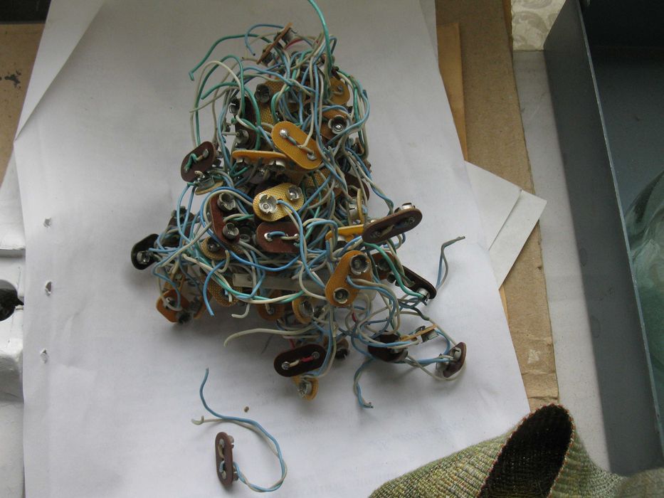 Колодка для "Кроны" , разъём для подключения батарейки Крона