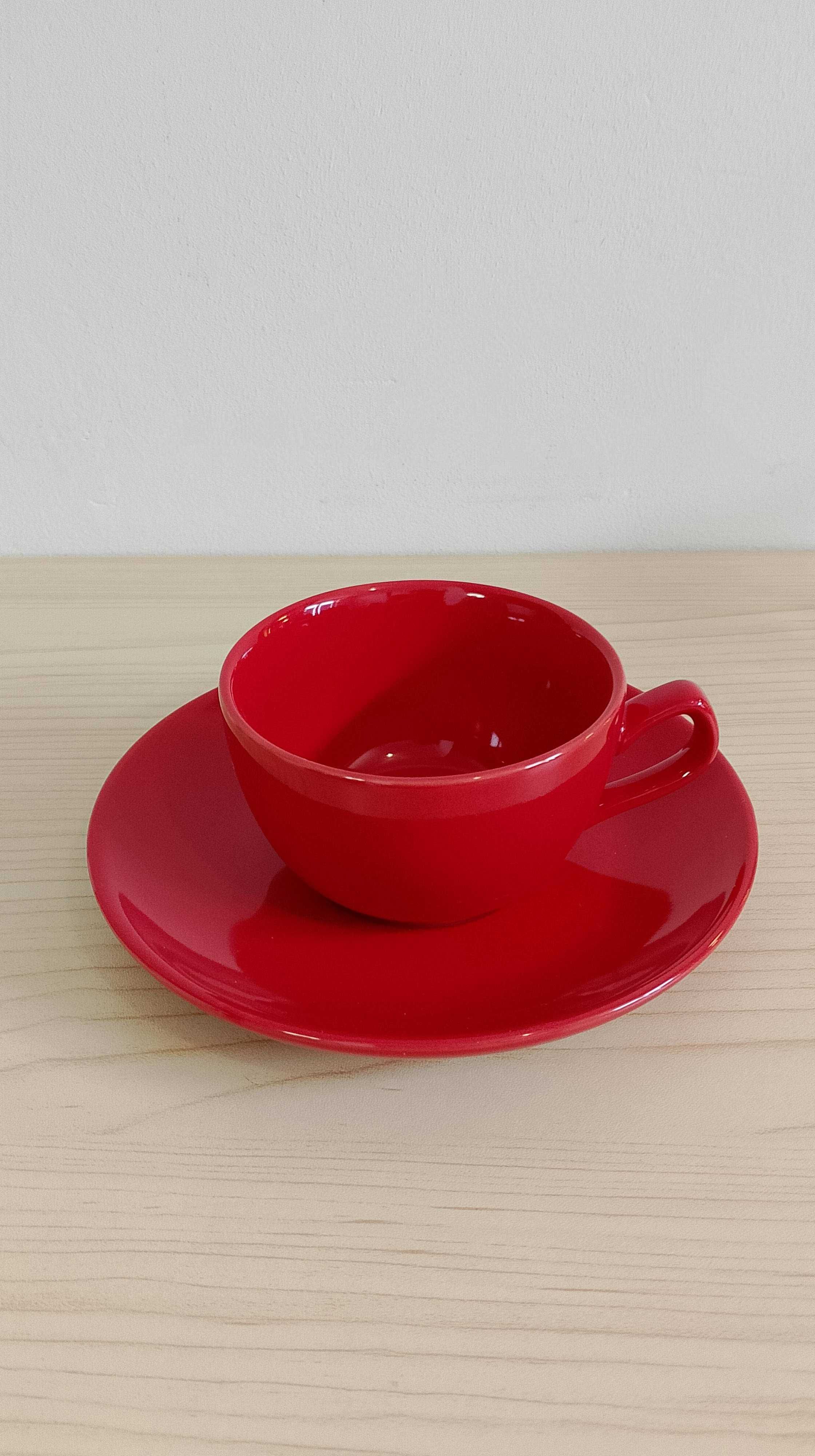 Piękna czerwona filiżanka ze spodkiem, do espresso, Home&You, 150 ml.