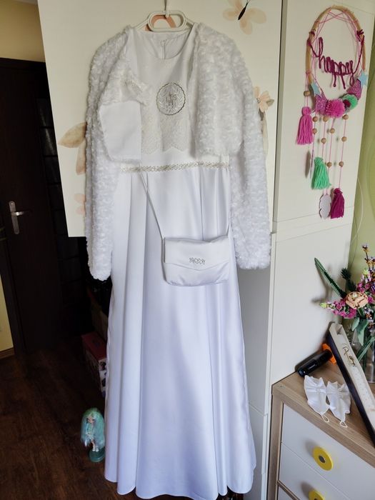 Piękna suknia komunijna z dodatkami torebka rękawiczki bolerko