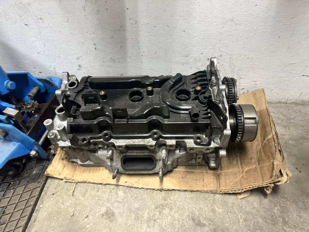 ГБЦ головка блока цилиндров Infiniti Q50/Q60 правая 110404HK0A
