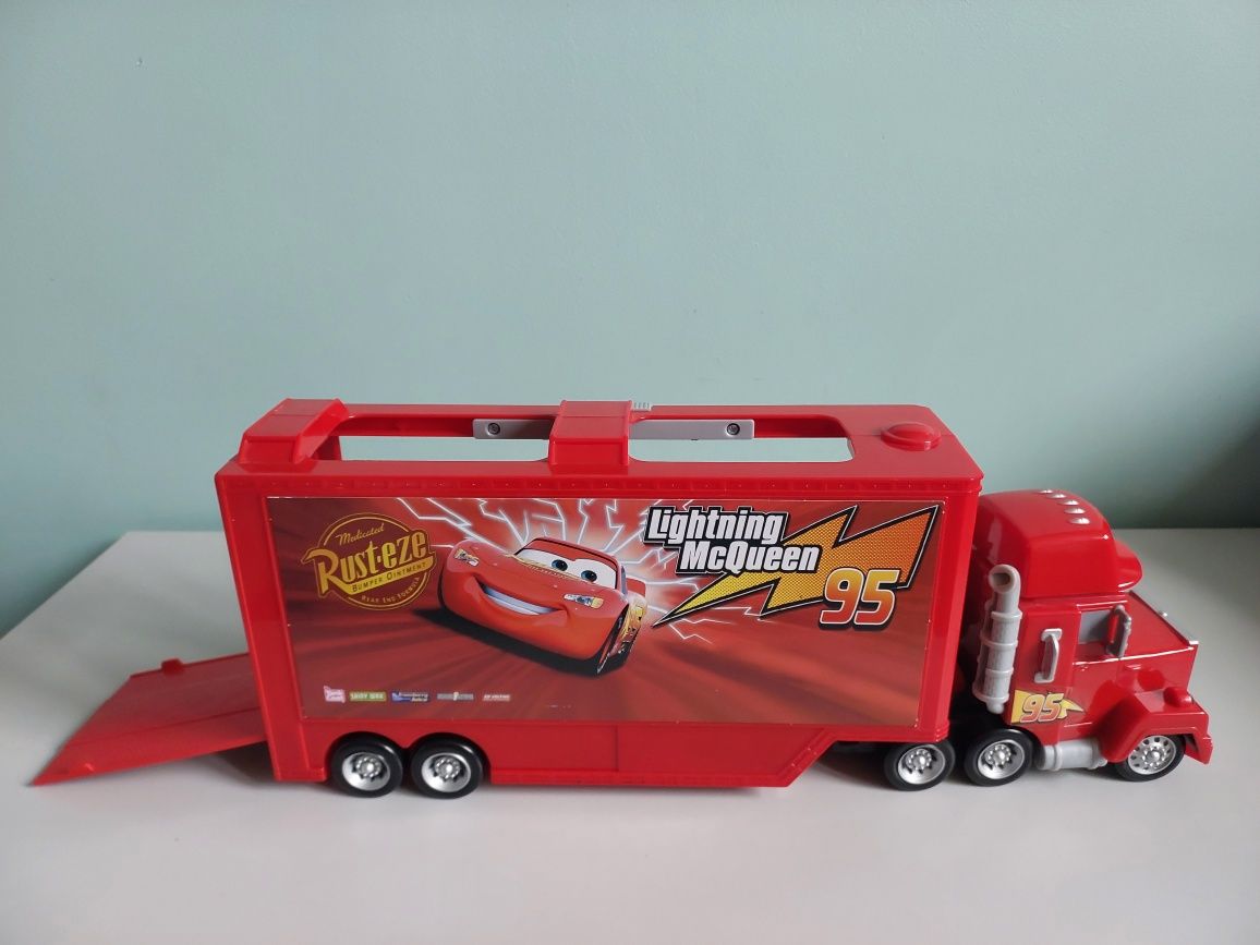 Mattel Cars Ciężarówka Maniek Światła i Dźwięki