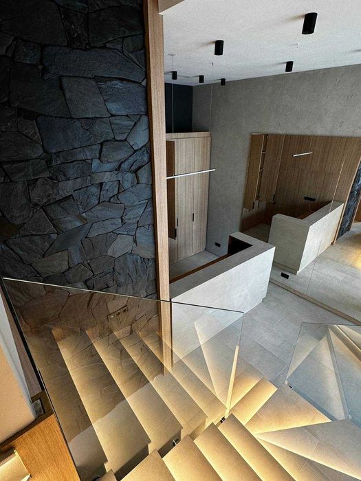 Продаж комерційного приміщення з дизайнерським ремонтом ЖК “Зарічний”!