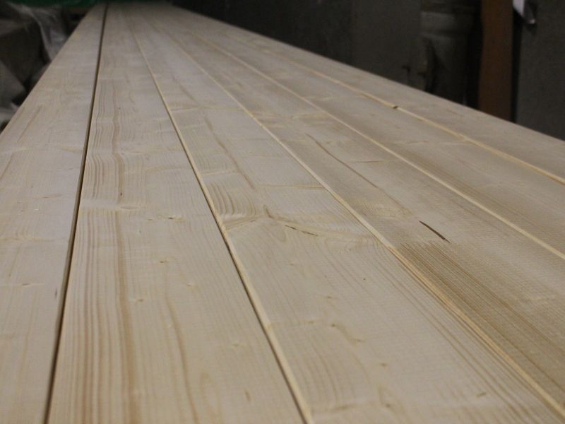 Kantówka 120x220mm, suszona i strugana, idealna na pergolę tarasową.