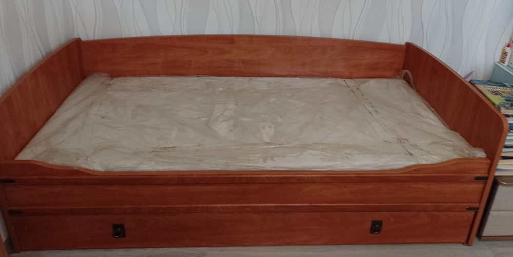Продам. Ліжко тахта.