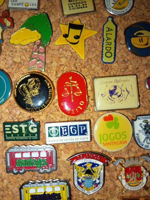 Pins de lapela diversos