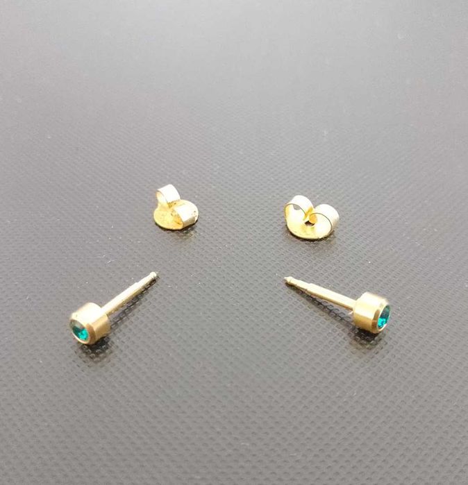 Сережки-гвоздики для дівчинки з медичного золота