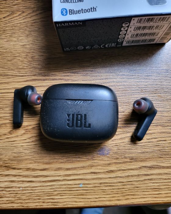 Earbuds JBL novos
