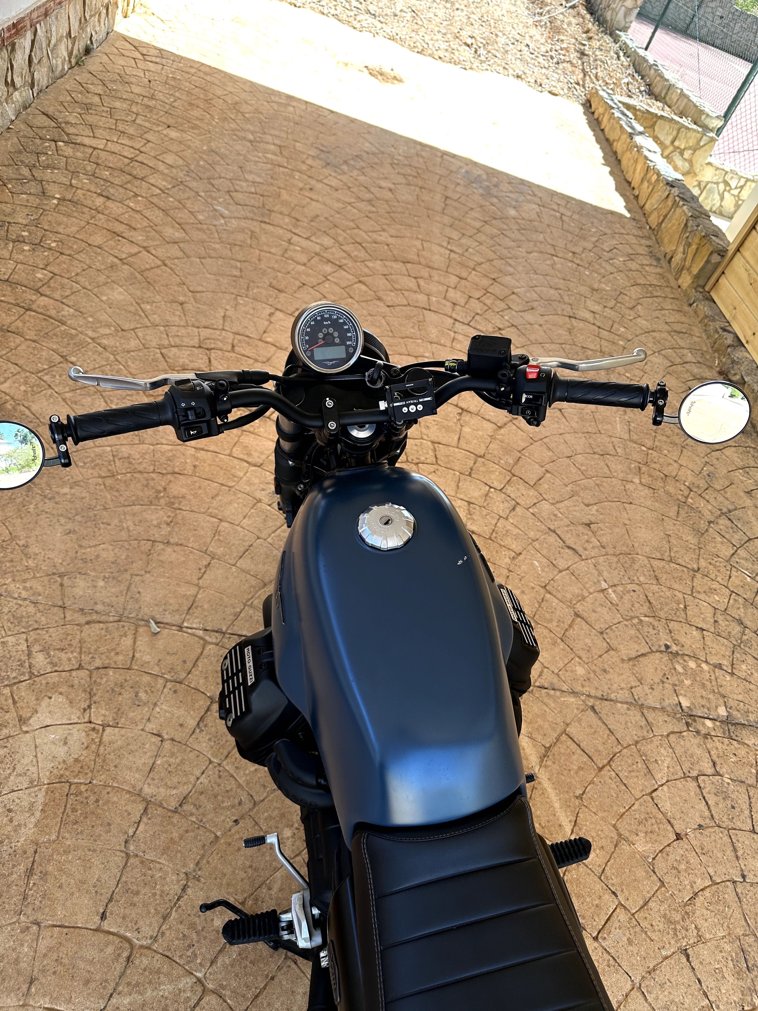 Moto Guzzi V7 III Stone 2021