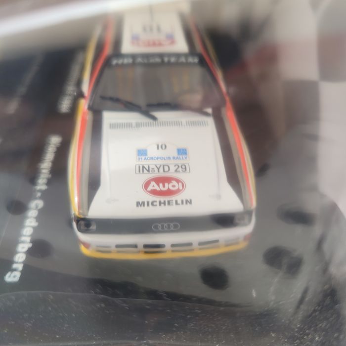 Carro miniatura Audi
