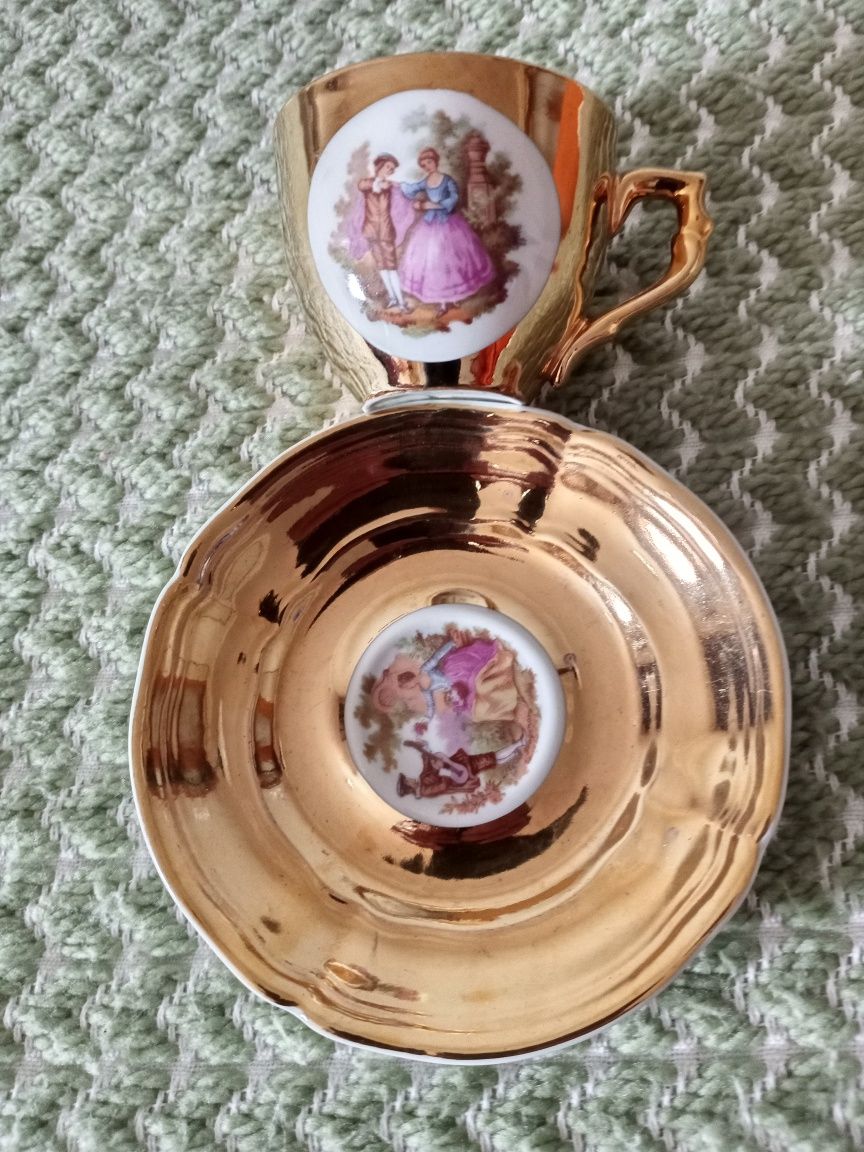 Chávena e pires vista alegre dourada de coleção