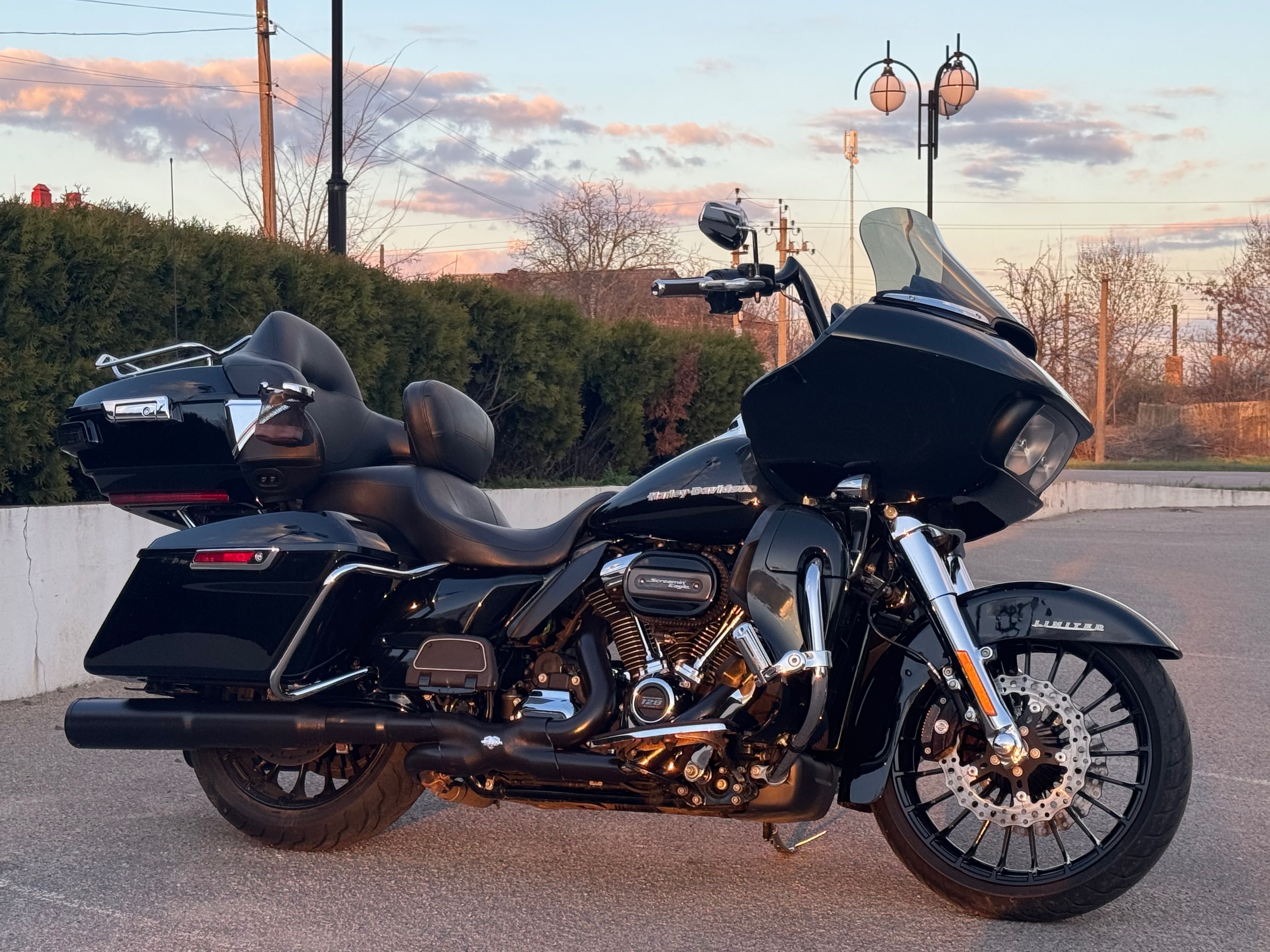 Harley Davidson Road Glide Ultra Limited 128