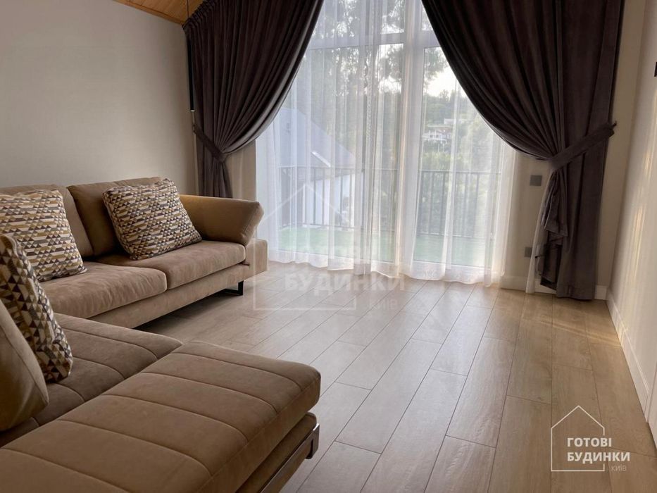 Сучасний будинок серед соснового лісу в КМ Нова Ходосівка