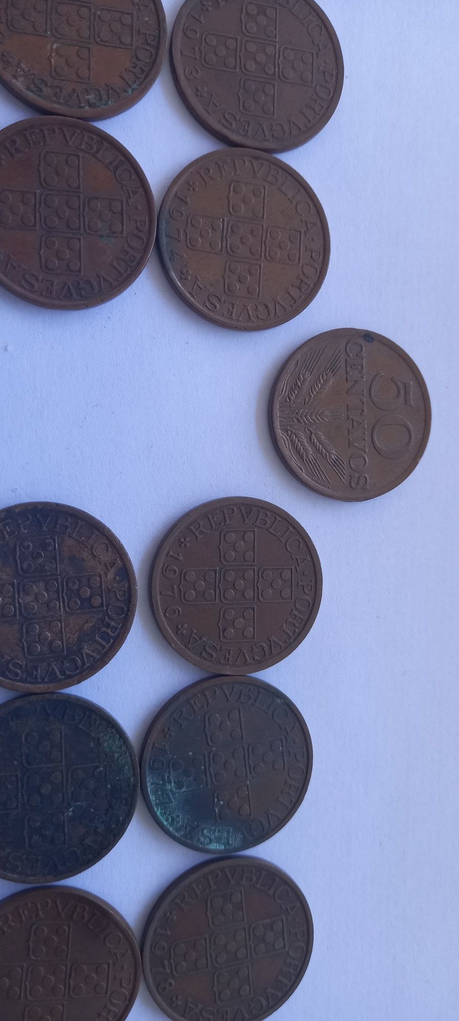 Moedas antigas (escudos e centavos)