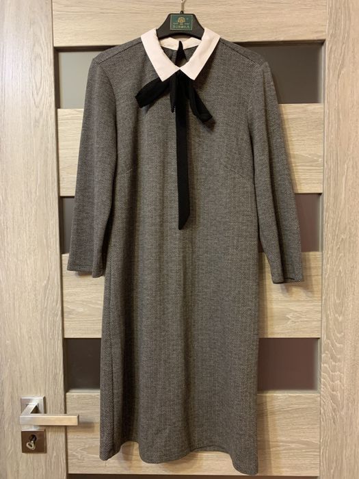 Sukienka Stradivarius z kołnierzykiem S