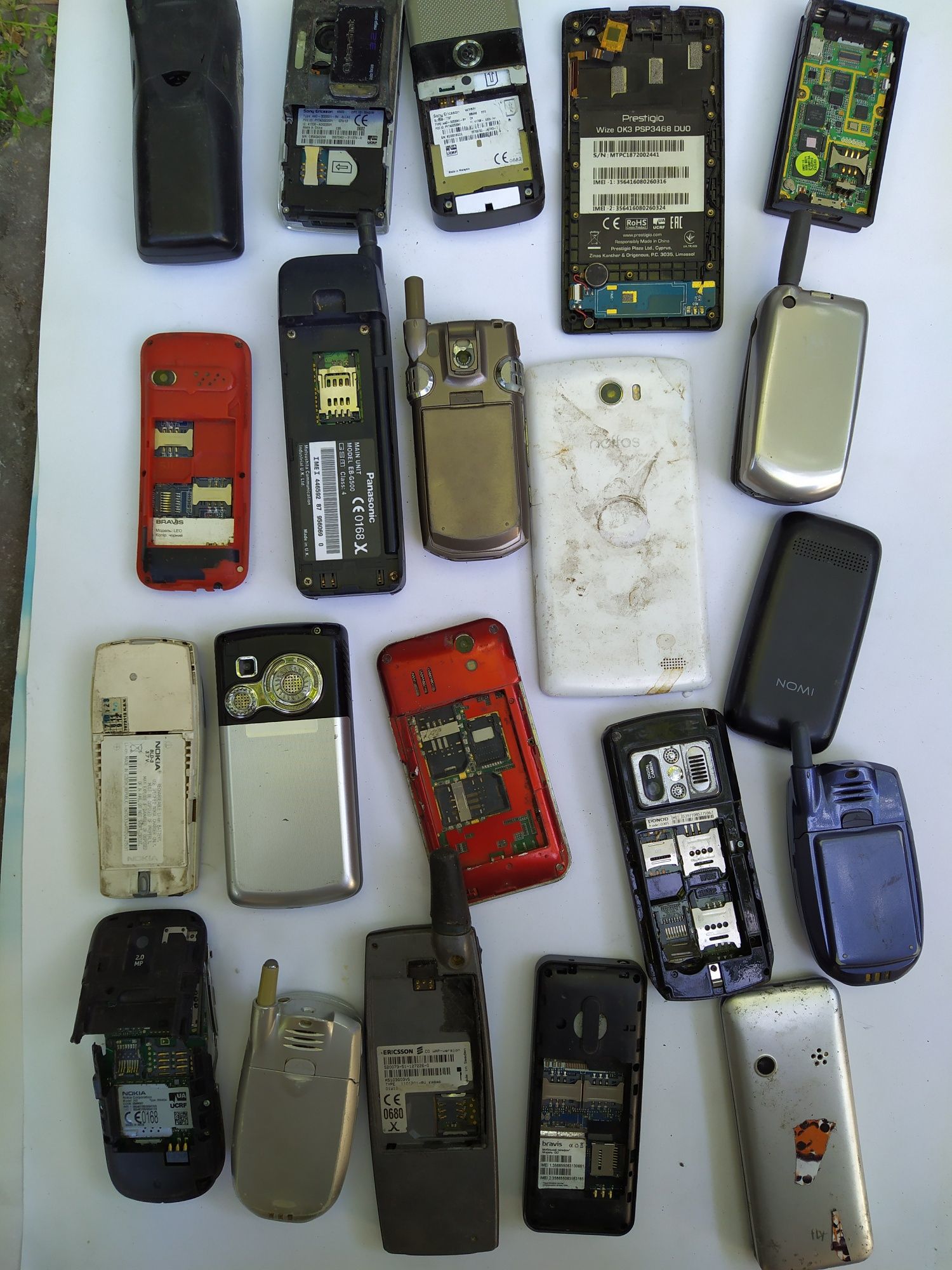 Продам старые телефоны.