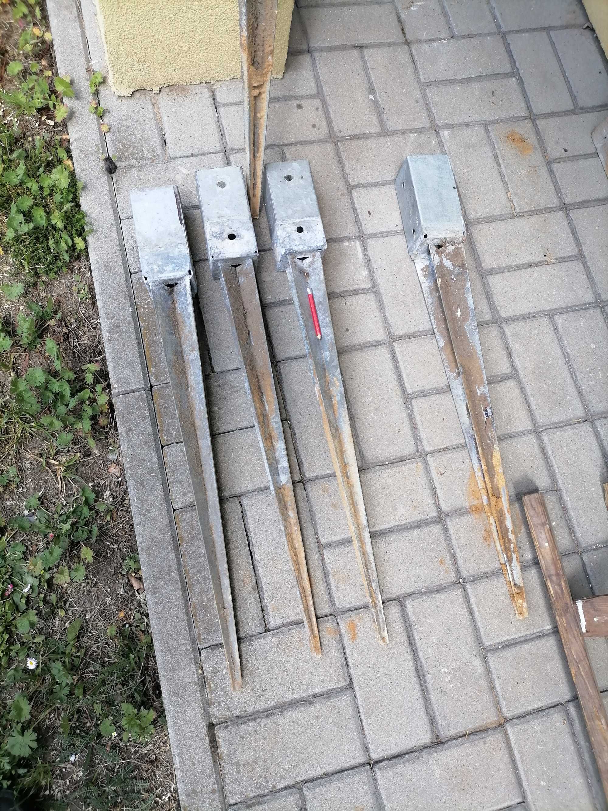 Podstawa słupa, wbijana kotwa