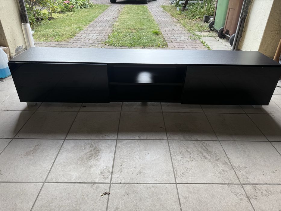 Szafka rtv idealna do salonu