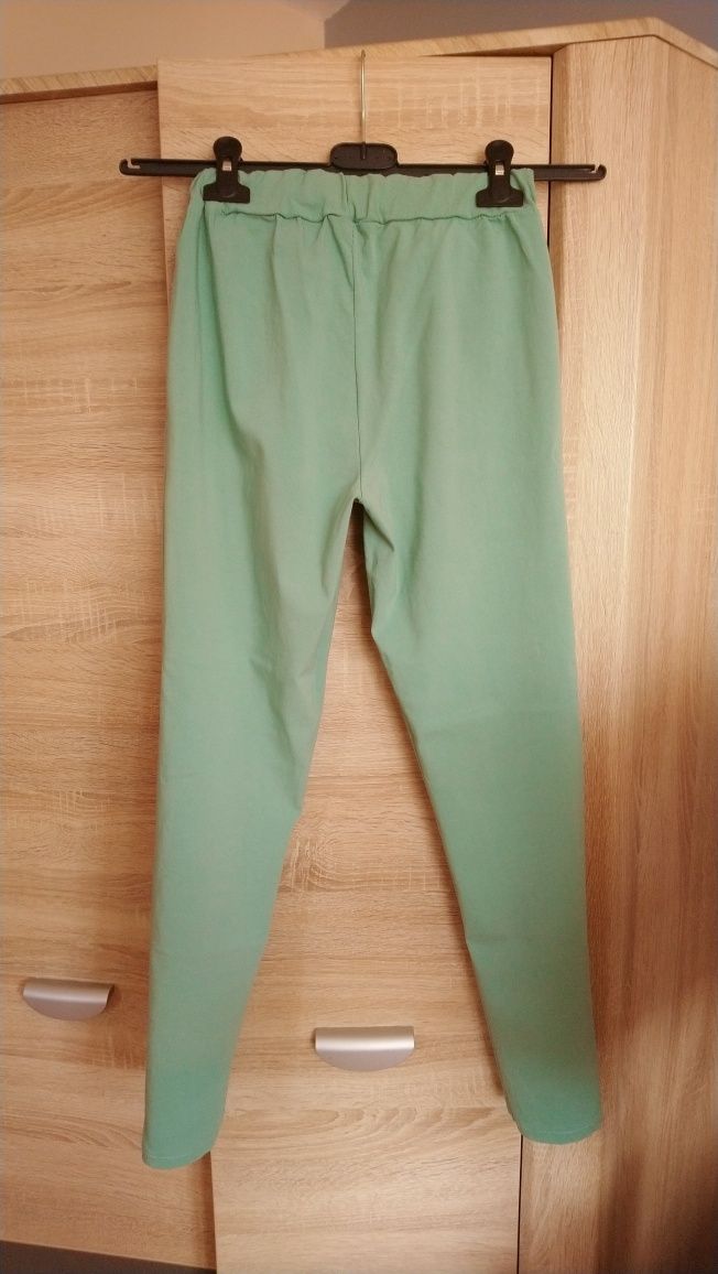 Materiałowe spodnie dziewczęce zielone seledynowe rozmiar 170