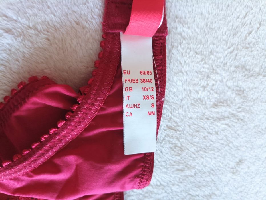 Triumph р.XS/S оригінальний мереживний пояс для панчох