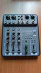 Mesa de som com Phantom Power