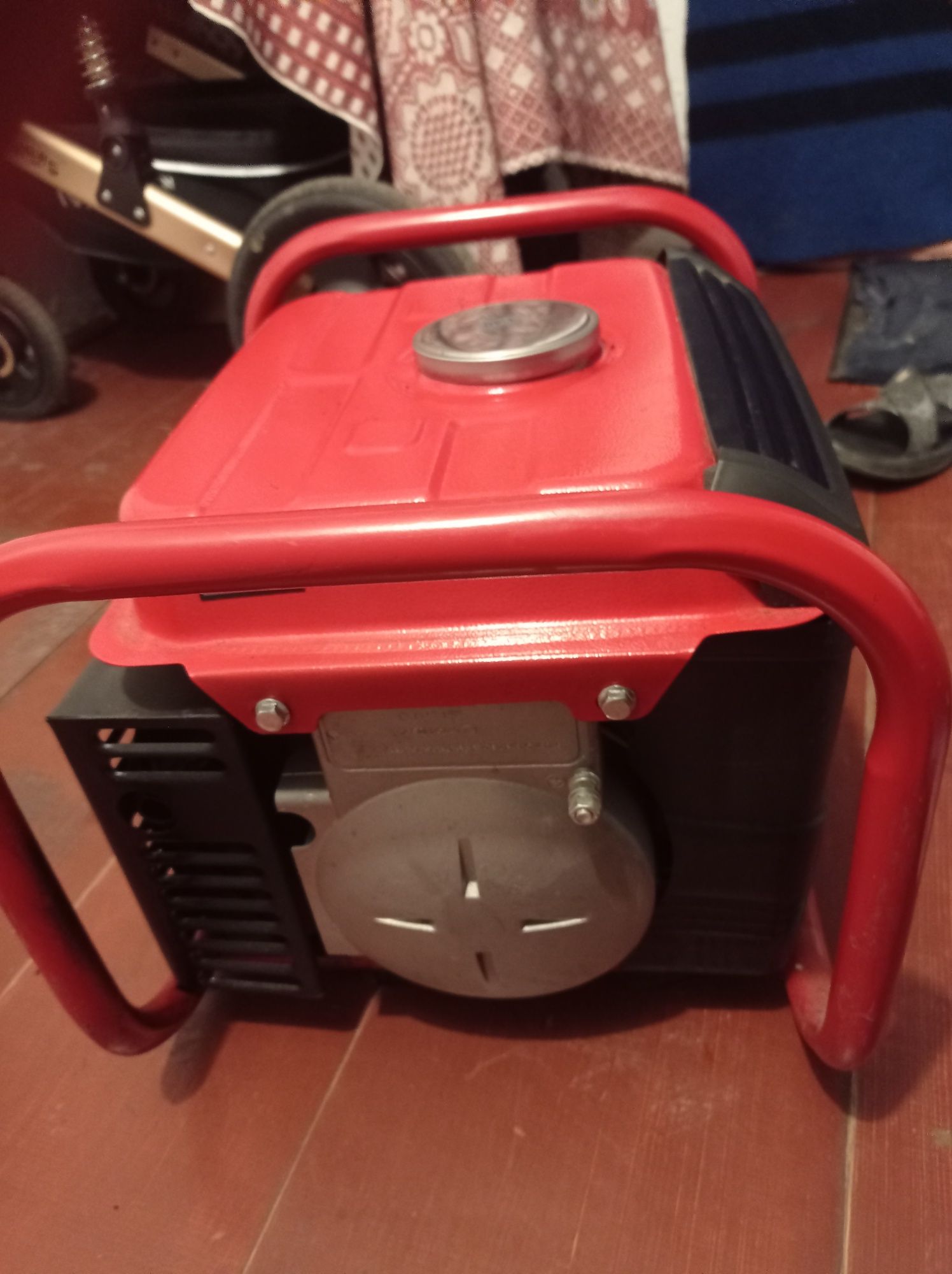 Продам генератор 2тактний 700W