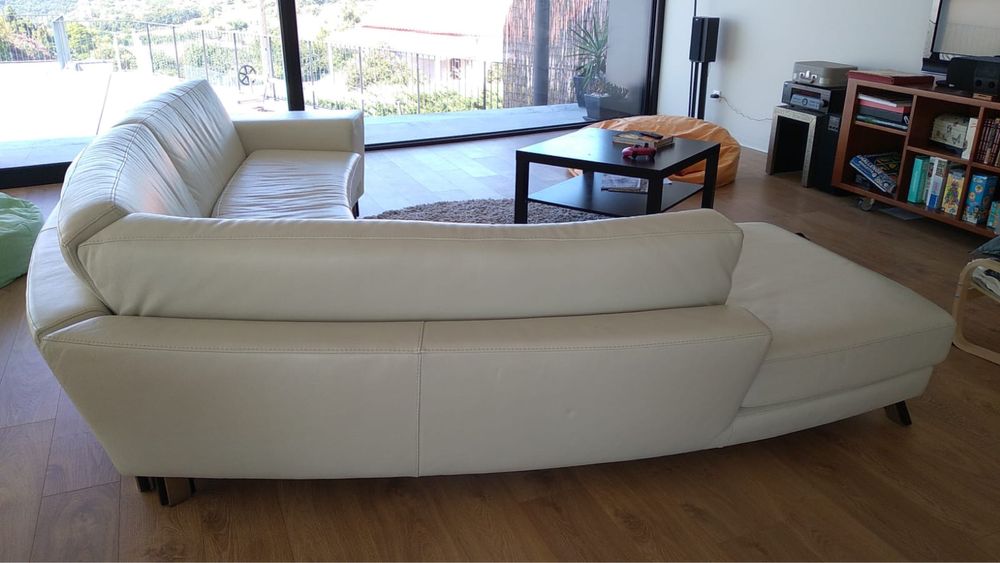 Sofa branco em pele sintetica com chaise lounge