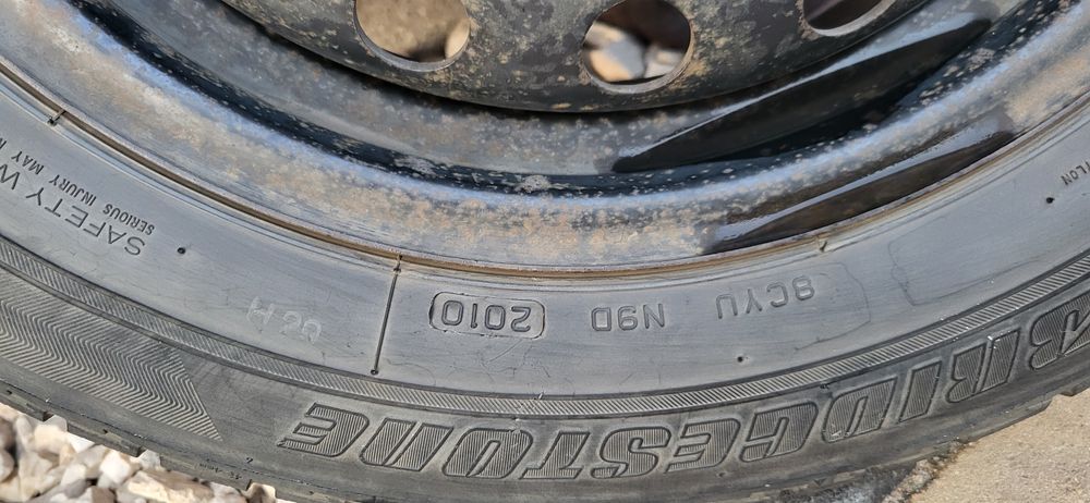 Felgi stalowe z oponami zimowymi 175/65r15