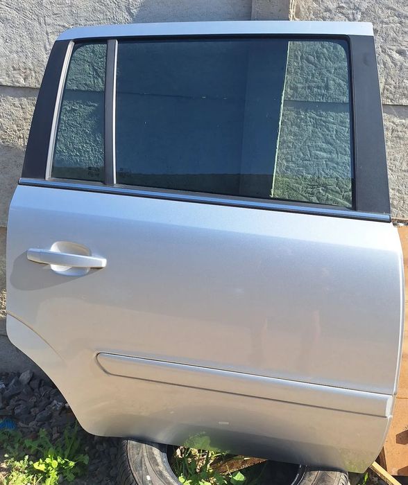 DRZWI PRAWY TYŁ KPL- OPEL ZAFIRA B LIFT / SREBRNE,KOLOR Z176