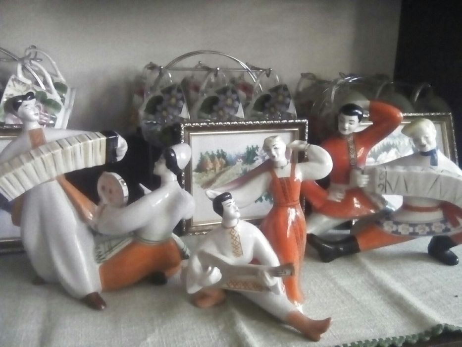 Продам статуэтки фарфоровые