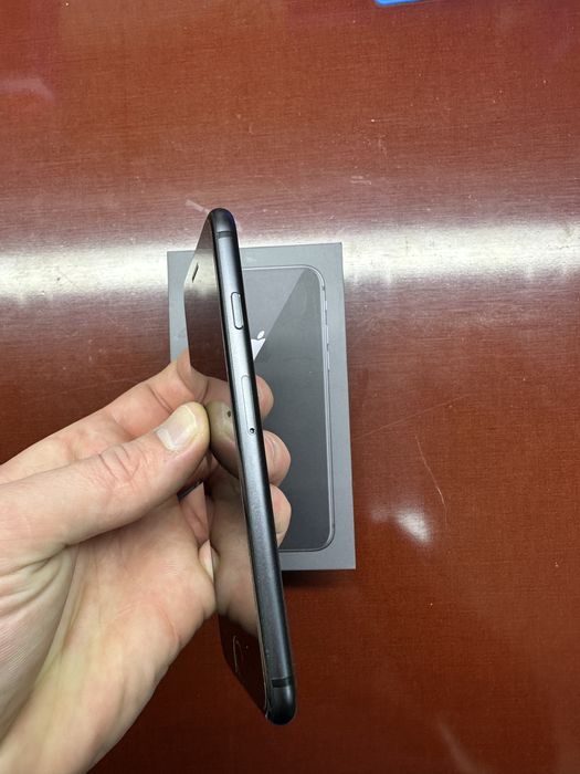 Продам Iphone 8 64Gb