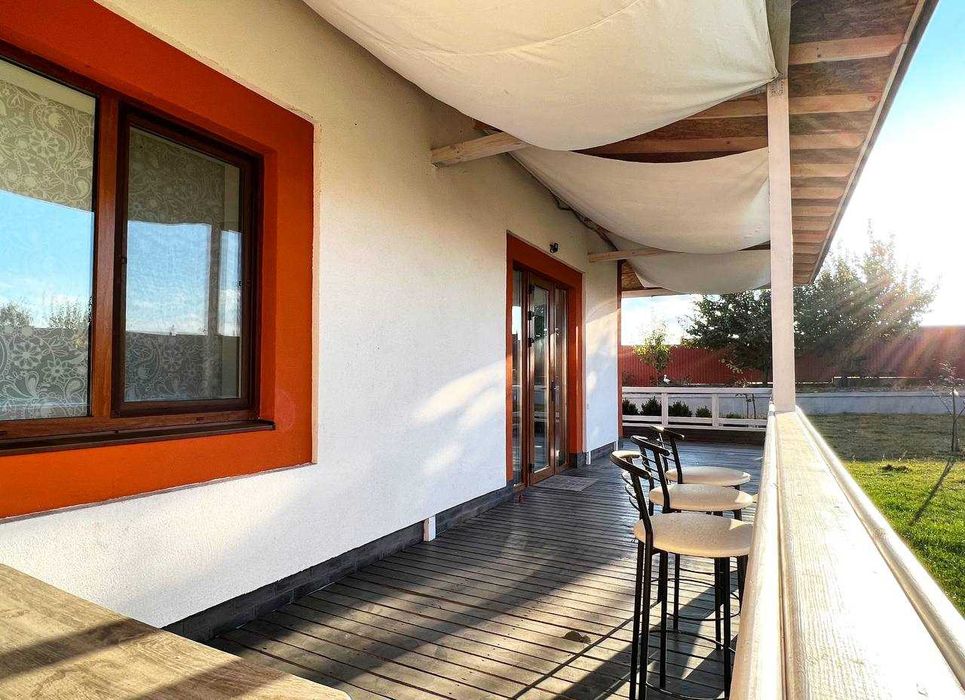 Жилий дім200м2+0,25га.Камін,сонячні панелі,електро/твердопалевний котл