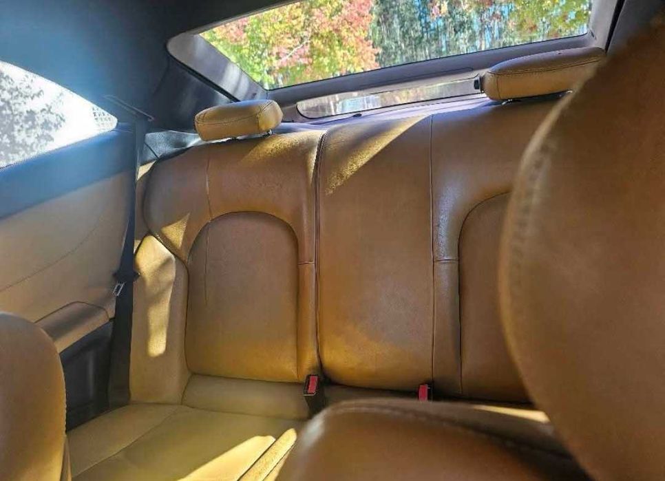 Vendo. Por ausentar do País,Interessados .MP