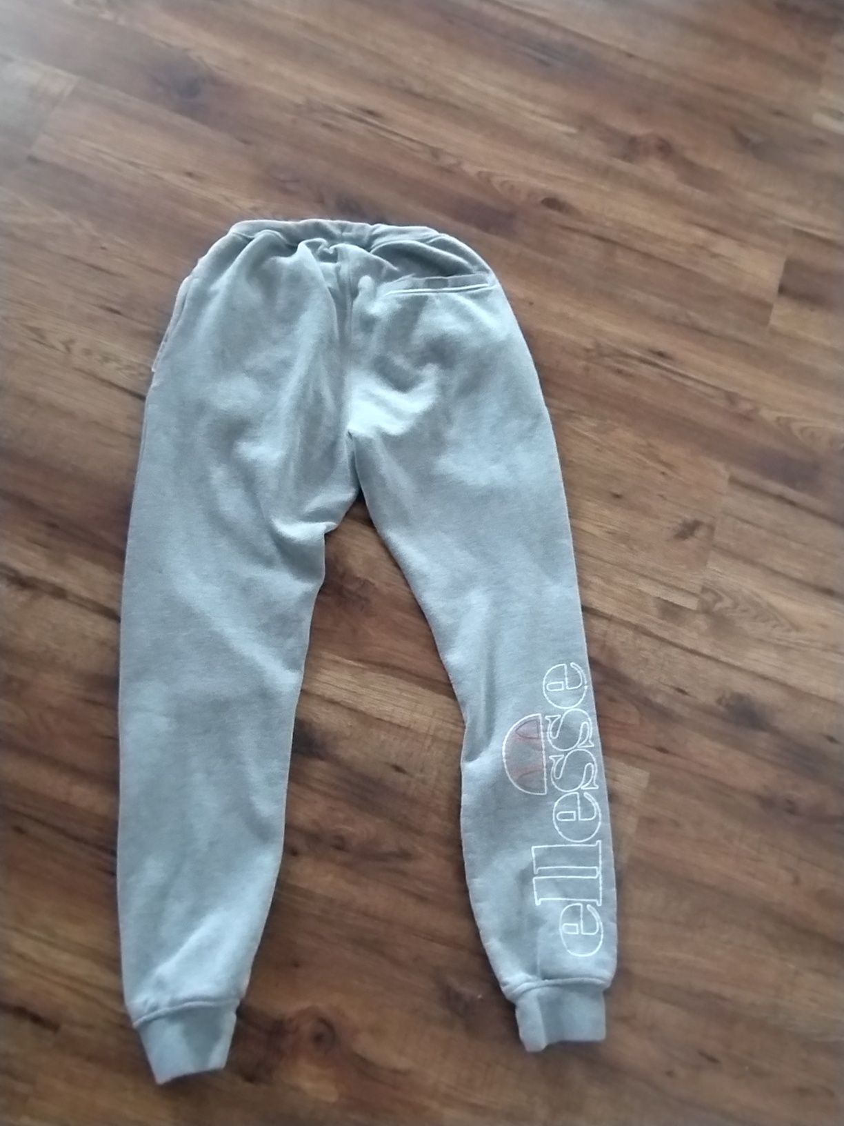 Spodnie dresowe marki ellesse xs