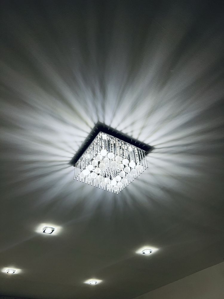 Żyrandol srebrny z kryształkami glamour nowoczesny