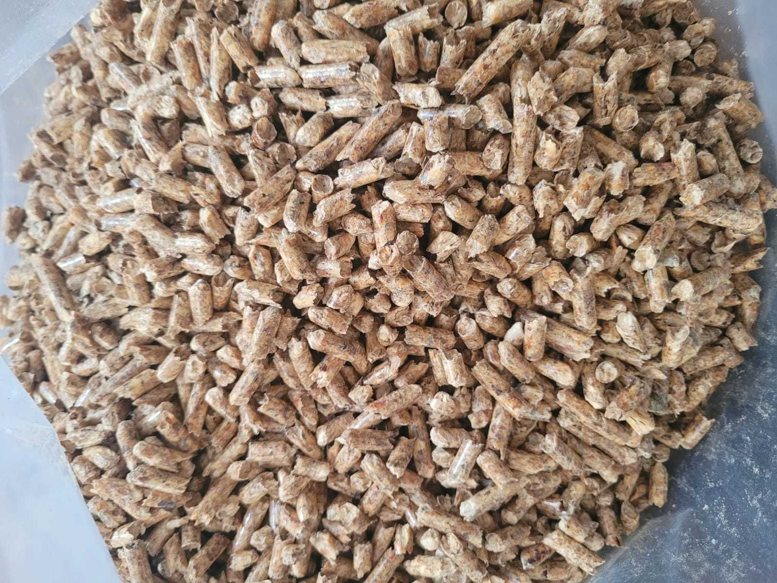 Pellet drzewny Sosna A1 6mm 975kg  - dostawa gratis