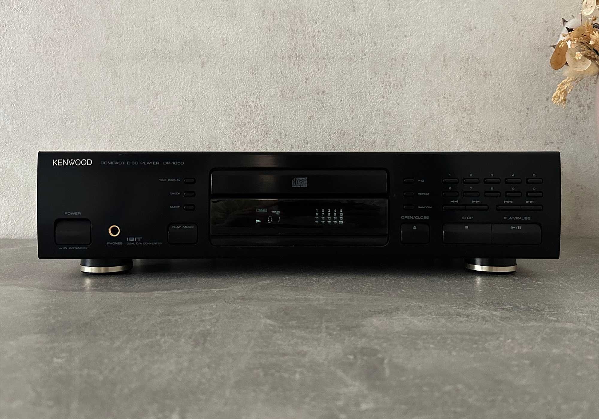 CD-програвач Kenwood DP-1050 (1-bit SM5871AS / Sony KSS-240A)
